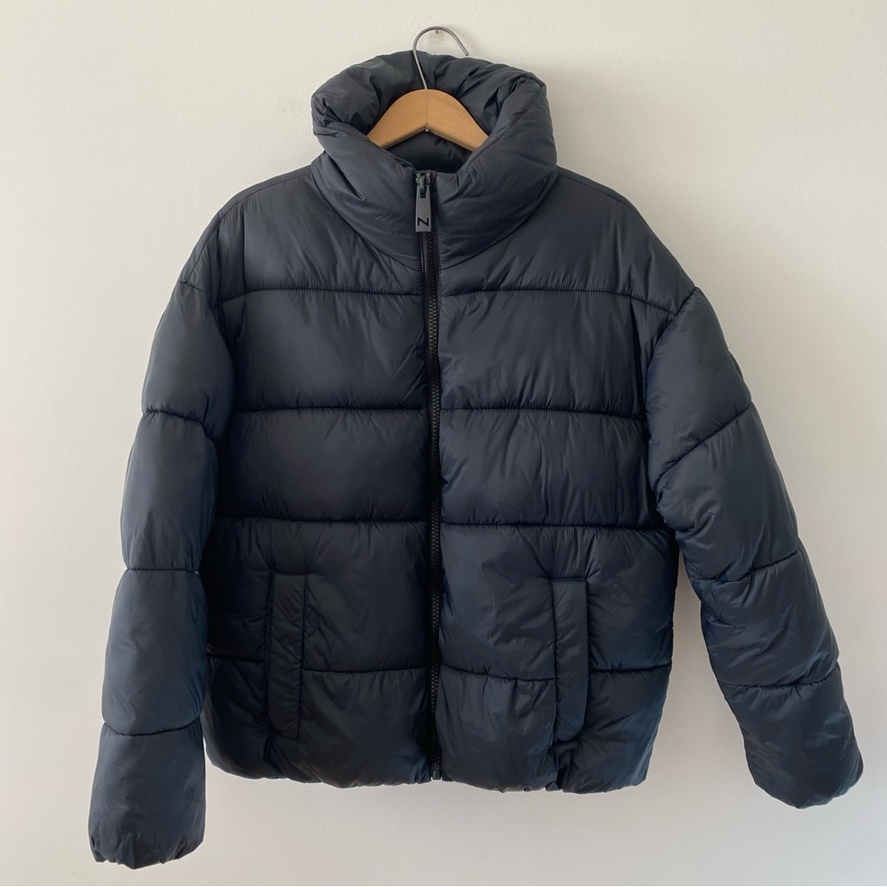 NOIZE and Jilly box collab Avalon black puffer jacket in size medium womens